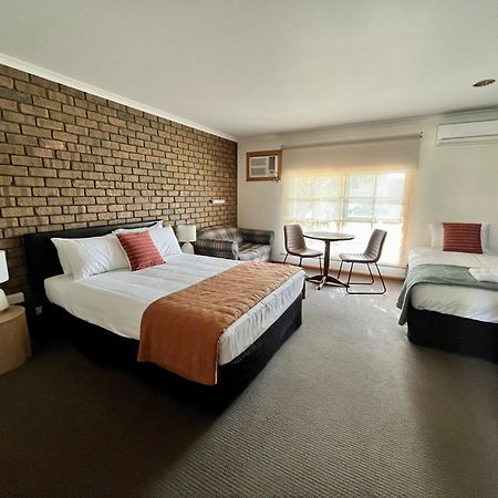 City Colonial Motor Inn Мілд'юра Екстер'єр фото