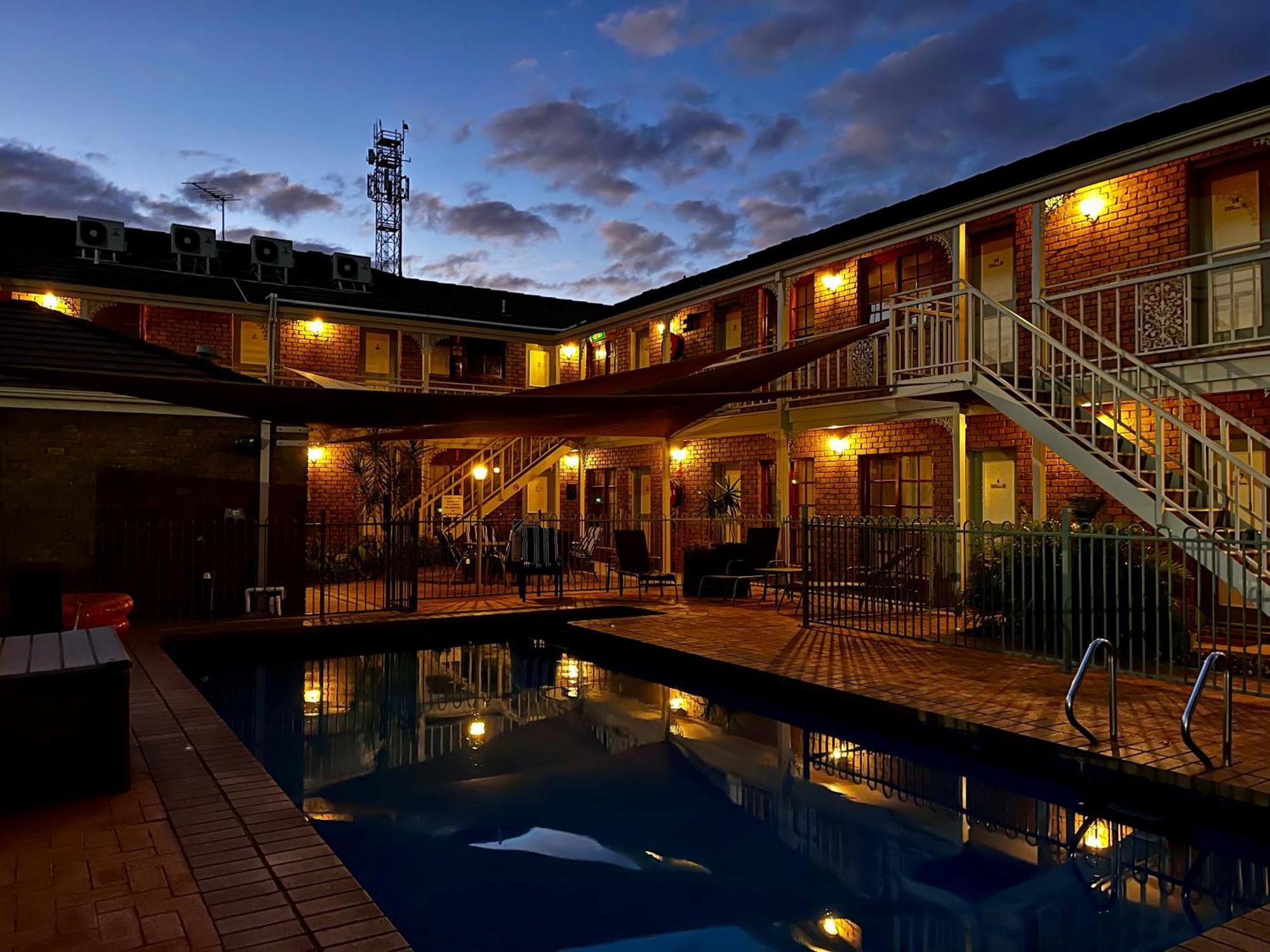 City Colonial Motor Inn Мілд'юра Екстер'єр фото