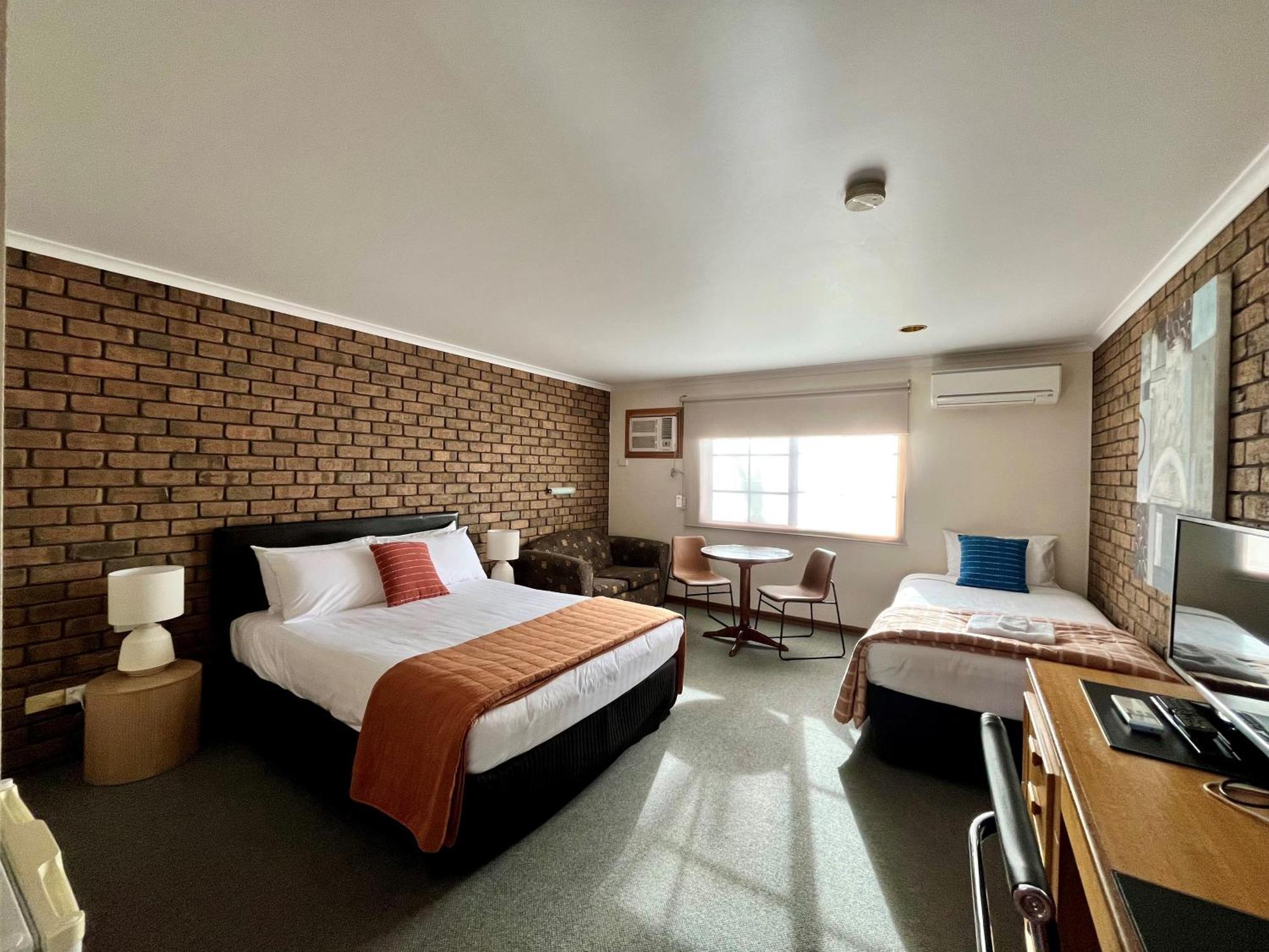City Colonial Motor Inn Мілд'юра Екстер'єр фото